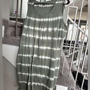 Sleeveless Green and White Tie-Dye Dress